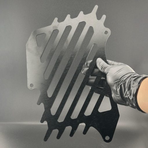 Nâng cấp xế yêu với Che Két Nước Nhôm CNC 4 Val Đen tại cửa hàng phụ tùng xe máy Dủ Phát Bike! Tản nhiệt đỉnh cao, phong cách bí ẩn cho Vario, Air Blade (AB), Honda SH, Yamaha NVX. Có các màu lục bảo, trắng, đỏ, vàng, xanh dương.