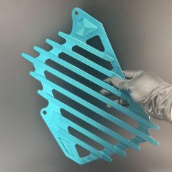 Nâng cấp xế yêu với Che Két Nước Nhôm CNC 4 Val Lục Bảo tại cửa hàng phụ tùng xe máy Dủ Phát Bike! Tản nhiệt đỉnh cao, phong cách tinh tế cho Vario, Air Blade (AB), Honda SH, Yamaha NVX. Có các màu trắng, đỏ, vàng, xanh dương, đen.
