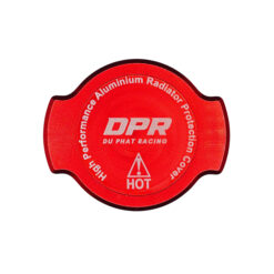 Nắp che két nước DPR đỏ ruby (radiator cover DPR Red Devil) là phụ kiện độ Air Blade nổi bật với sắc đỏ sâu, bóng và cực kỳ thể thao. Thiết kế CNC chắc chắn giúp bảo vệ két nước hiệu quả, đồng thời tối ưu khả năng tản nhiệt cho xe vận hành bền bỉ. Lắp zin theo xe, đây là điểm nhấn hoàn hảo cho bản độ Air Blade đỏ ruby mạnh mẽ và cuốn hút.