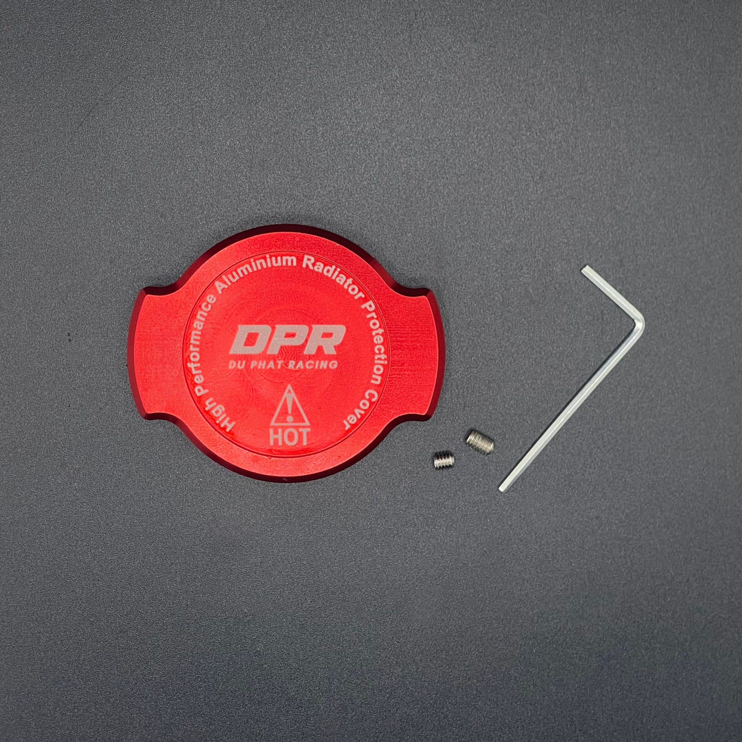 Nắp che két nước DPR đỏ ruby (radiator cover DPR Red Devil) là phụ kiện độ Air Blade nổi bật với sắc đỏ sâu, bóng và cực kỳ thể thao. Thiết kế CNC chắc chắn giúp bảo vệ két nước hiệu quả, đồng thời tối ưu khả năng tản nhiệt cho xe vận hành bền bỉ. Lắp zin theo xe, đây là điểm nhấn hoàn hảo cho bản độ Air Blade đỏ ruby mạnh mẽ và cuốn hút.